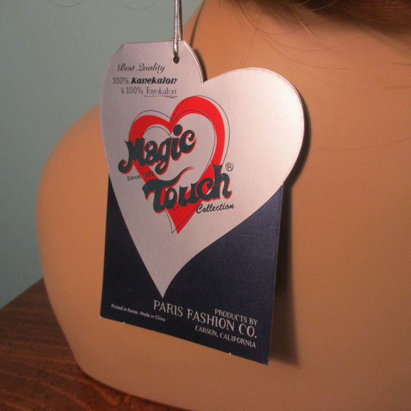 8" two tone blonde flip WIG by MAGIC TOUCH - Picture 4 of 8